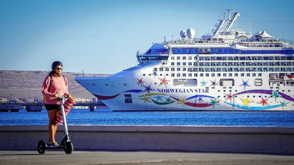 Temporada de cruceros: El Norwegian Star llegó por segunda vez a Puerto Madryn