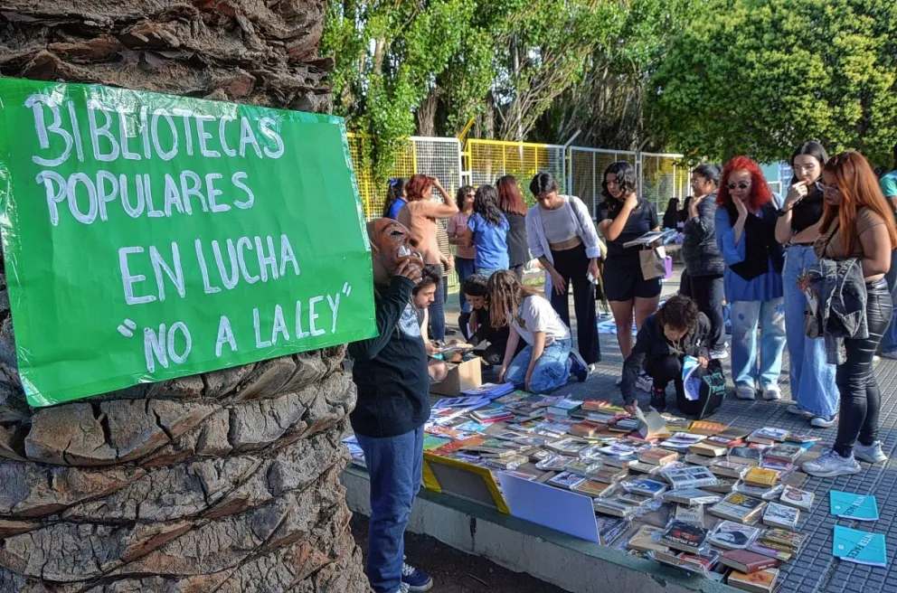 Trabajadores de la cultura de Comodoro se sumaron al cacerolazo nacional