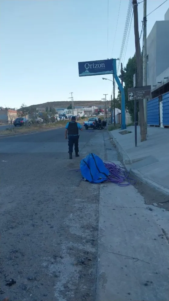 Robaron cables de una empresa y fueron detenidos