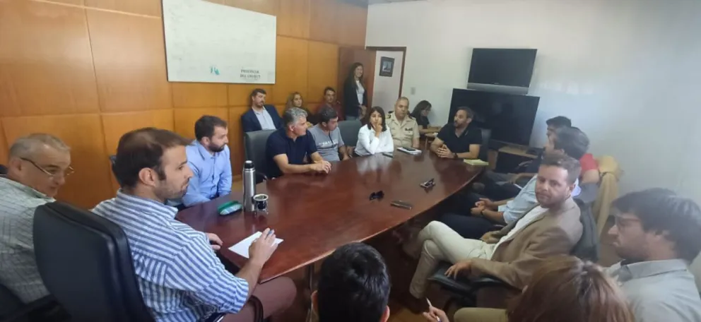 Provincia coordina acciones para el hundimiento de buques y la creación del mayor Parque Submarino de la región