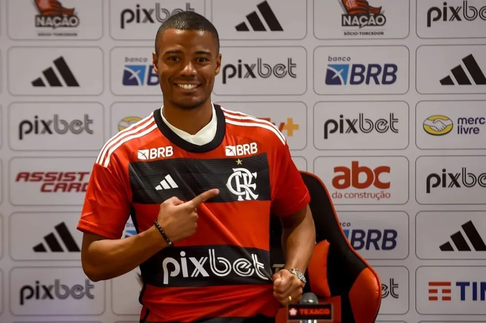 De la Cruz fue presentado como nuevo jugador de Flamengo: "Quería vestir estos colores"