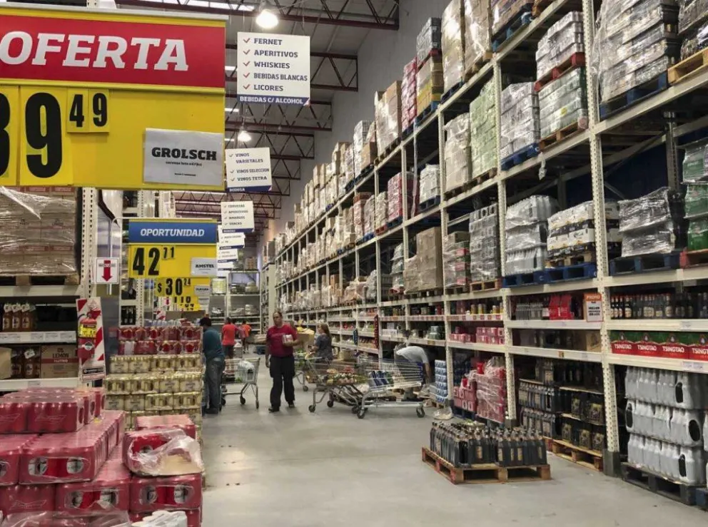 El Gobierno admite que la inflación seguirá en dos dígitos "varios meses"
