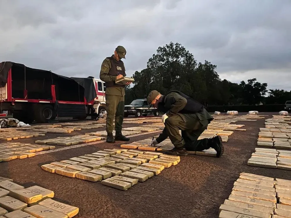 Misiones: secuestraron más de 2.800 kilos de marihuana ocultos en el semirremolque de un camión