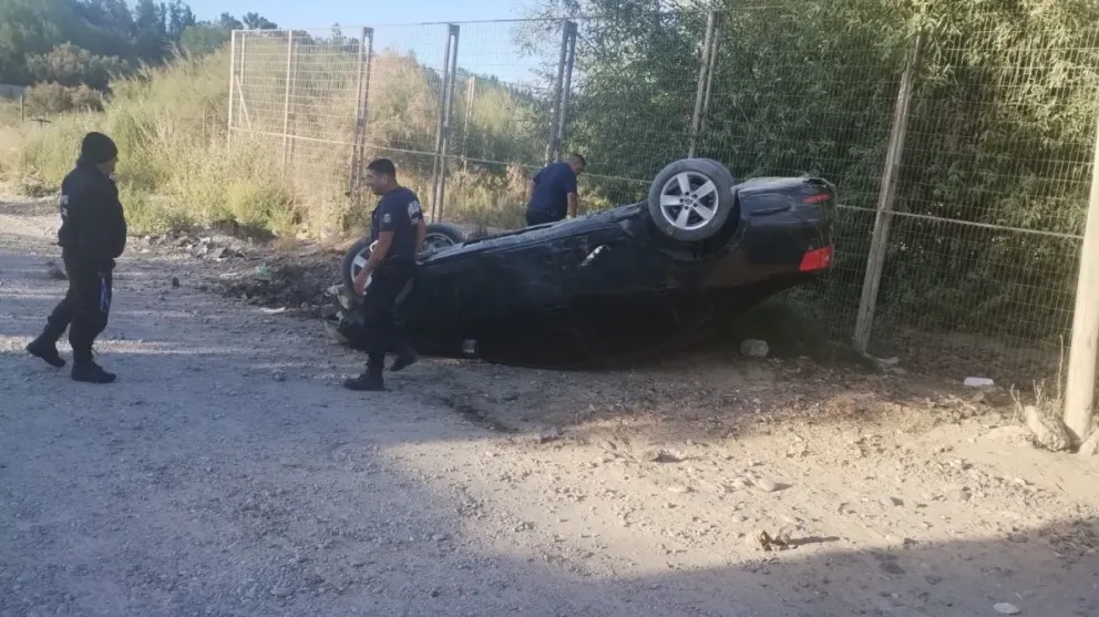 Conducía en presunto estado de ebriedad y terminó derrapando y volcando en el Cordón Forestal