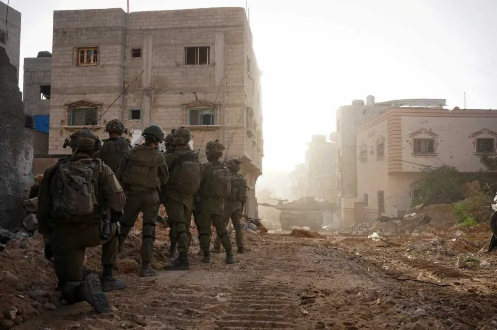 Israel lanza volantes en Gaza en busca de sus rehenes en medio de bombardeos