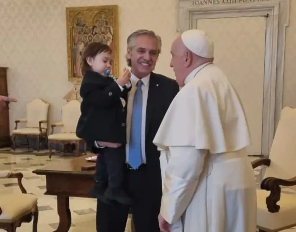 El papa Francisco recibió a Alberto Fernández y a su hijo en Roma
