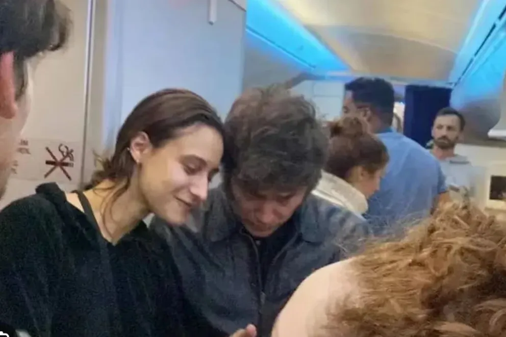 El cálido intercambio de Milei con una pasajera rumbo a Davos: "Hacé las cosas bien y yo vuelvo"