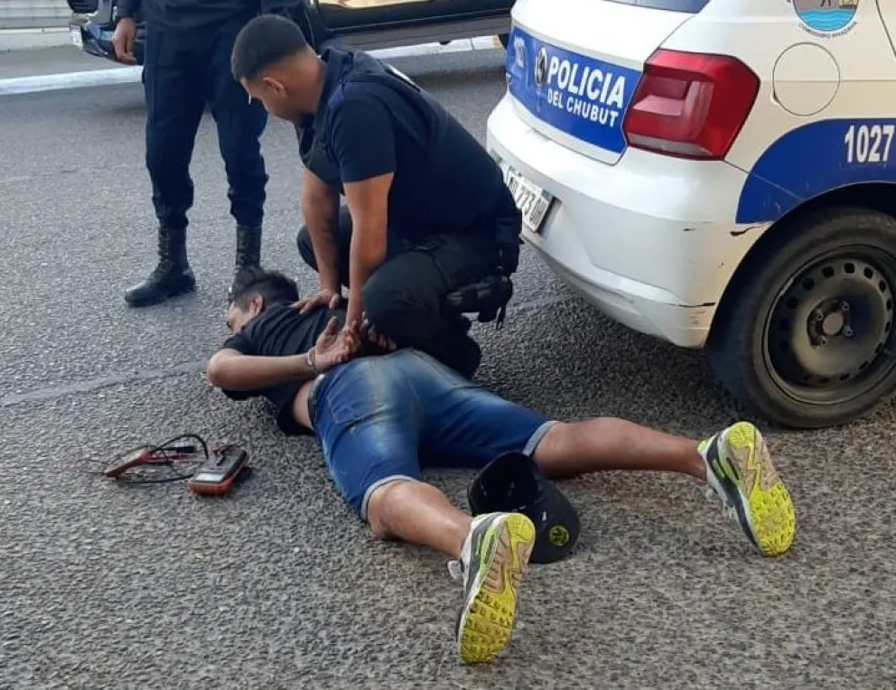 Robó elementos de un taller mecánico y lo detuvieron 
