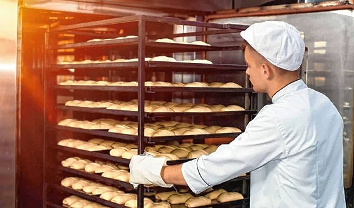 El salario mínimo en caída libre: sólo alcanza para comprar 87 kilos de pan