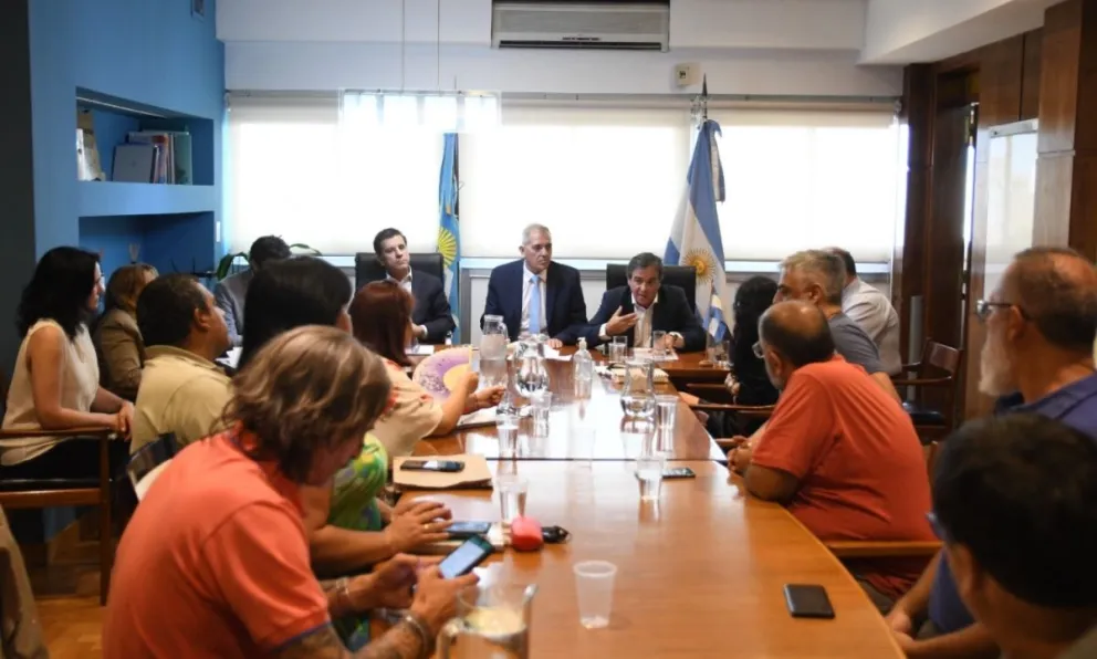 Se dio apertura a las paritarias de Educación en Chubut; el Gobierno dijo que los gremios, excepto Atech, aceptaron la propuesta oficial