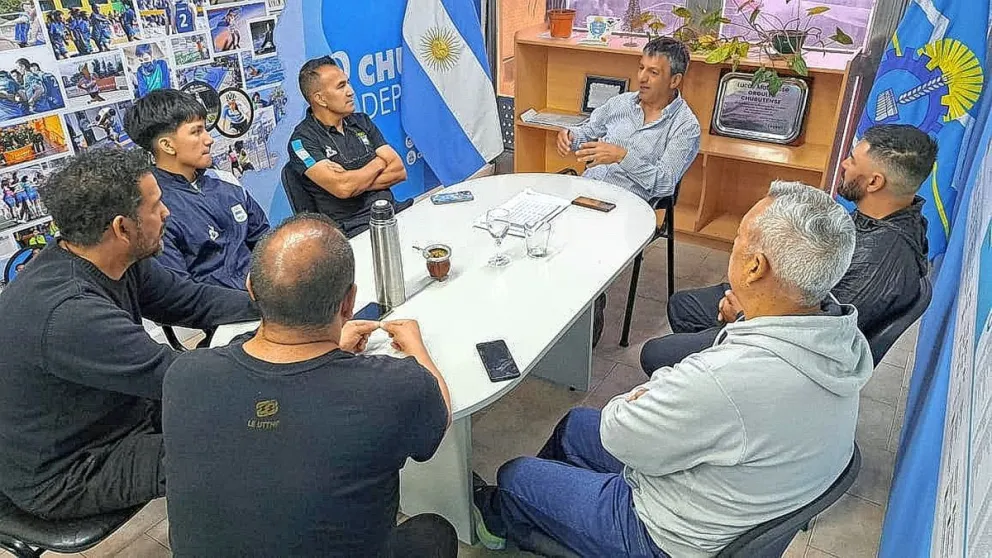 Omar Narváez proyecta el futuro del boxeo chubutense