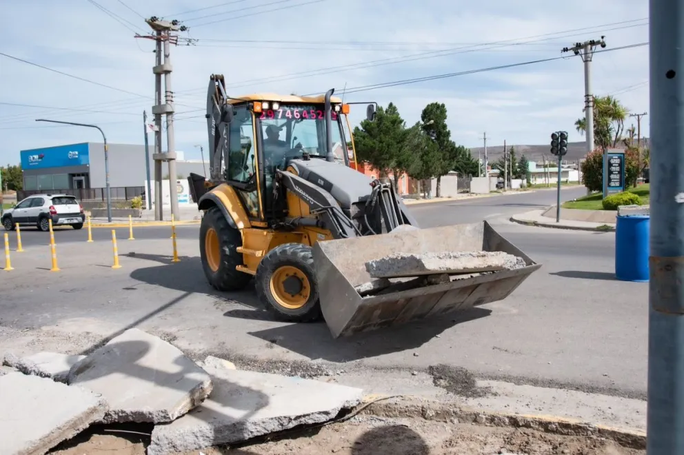 Ya iniciaron las obras en el acceso de la Avda. Brown en Rada Tilly
