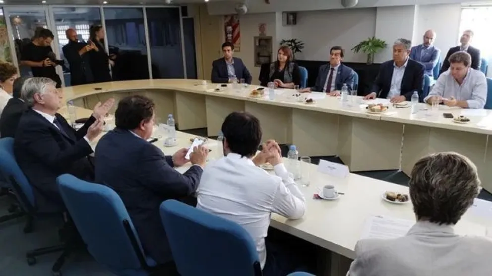 Inédita reunión de gobernadores de provincias productoras de hidrocarburos "en defensa de los recursos naturales"