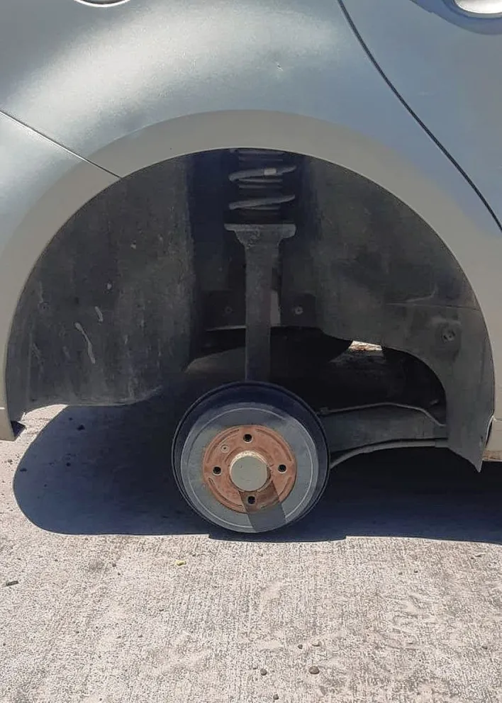 Ya son casi doscientos en pocos meses los casos de robo de cubiertas en Trelew