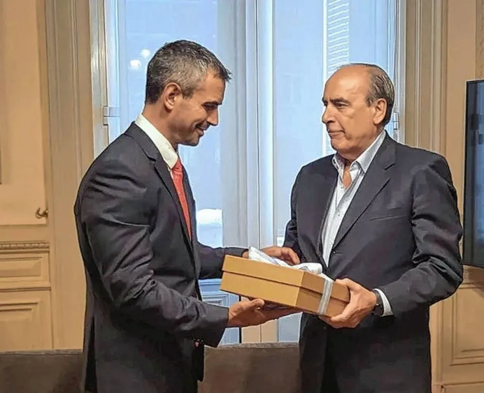 Francos llevó a Diputados una versión corregida de la Ley Ómnibus y se reúne con Menem