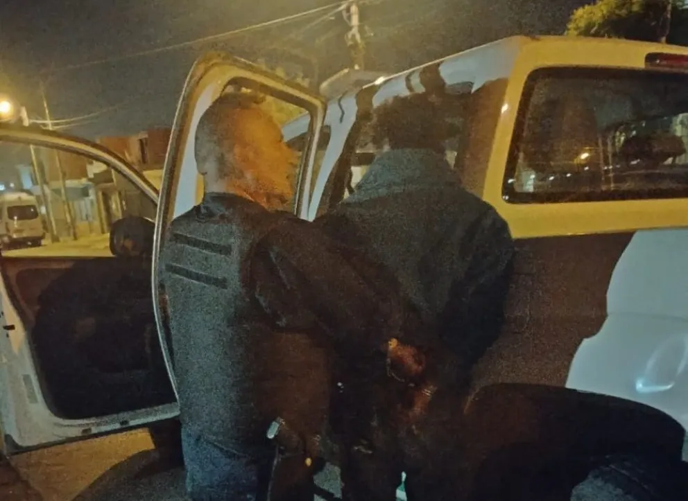 Quiso apuñalar a su pareja y fue aprehendido