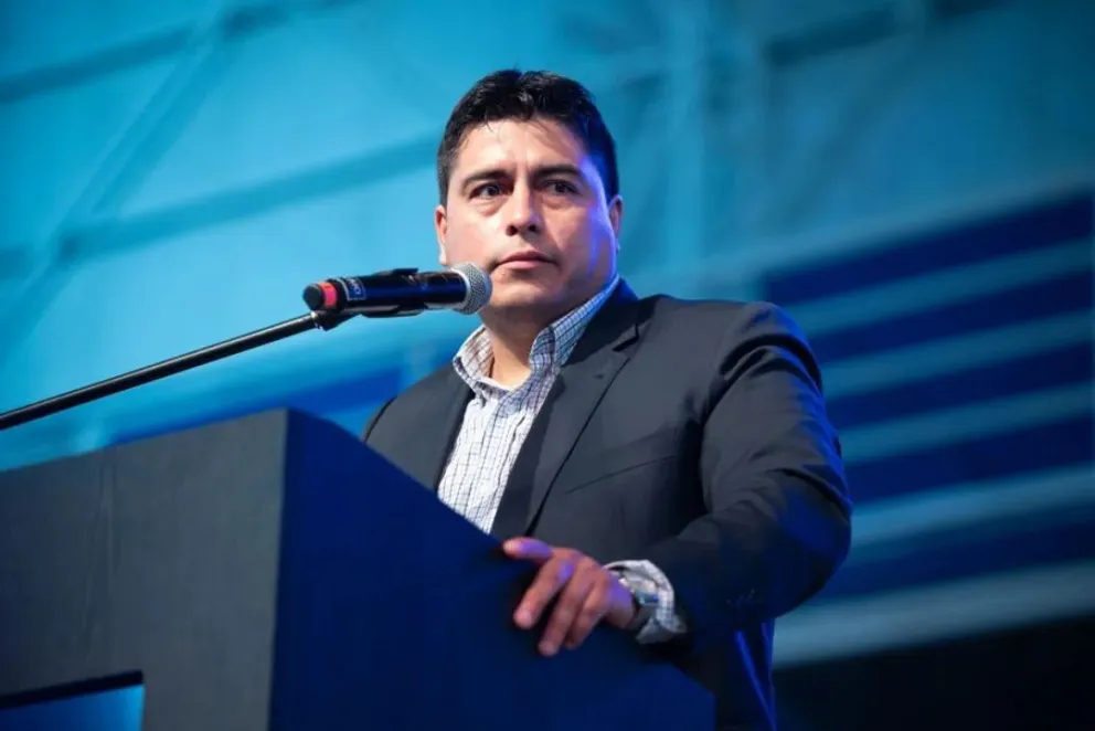 El gobernador de Santa Cruz remata el 80% de los autos del Estado