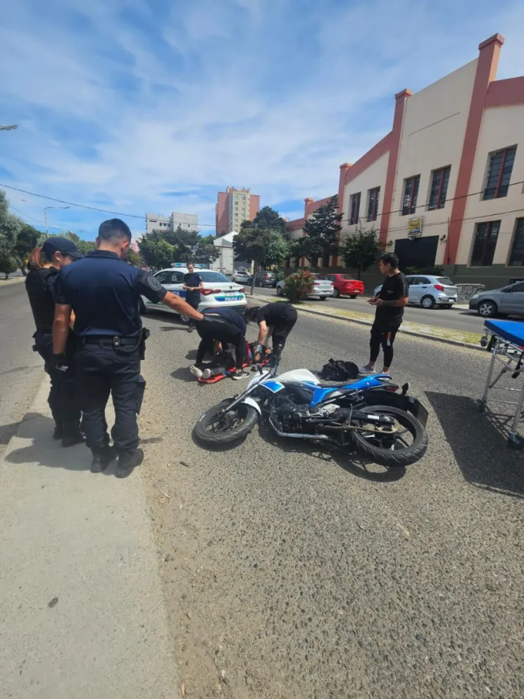 Un motociclista embistió a un peatón 