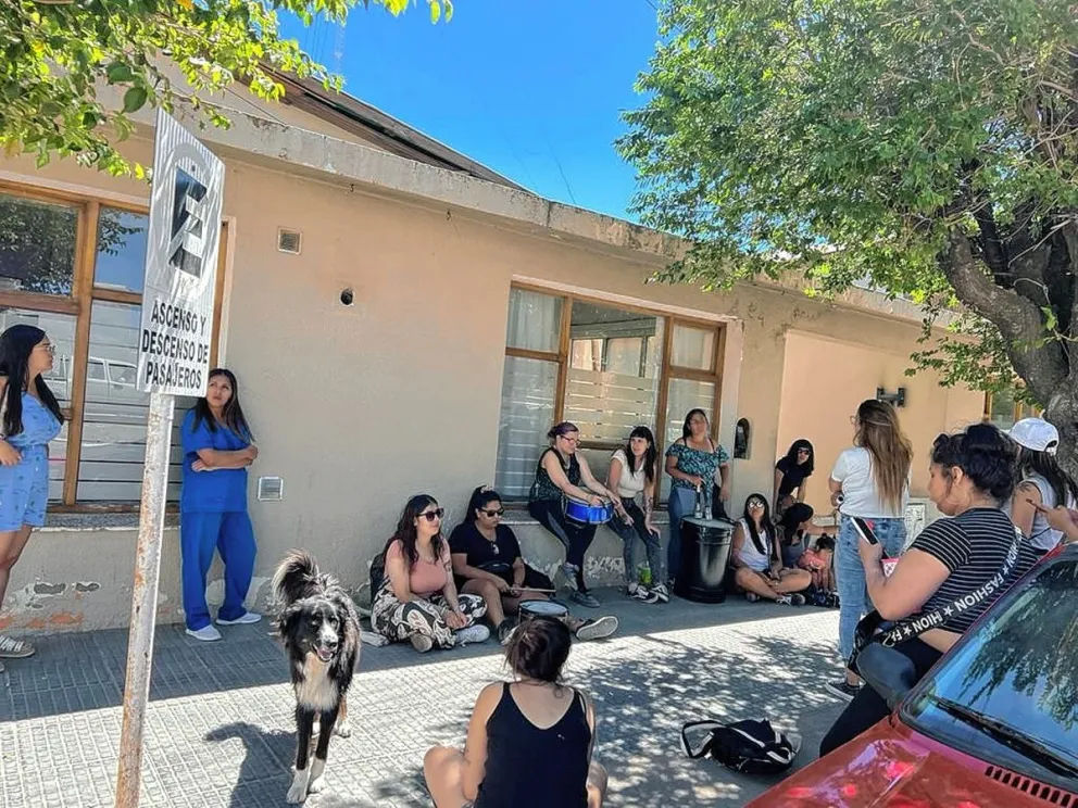 Dramática situación de 53 trabajadoras que prestan servicio de maestranza en los establecimientos educativos de Deseado