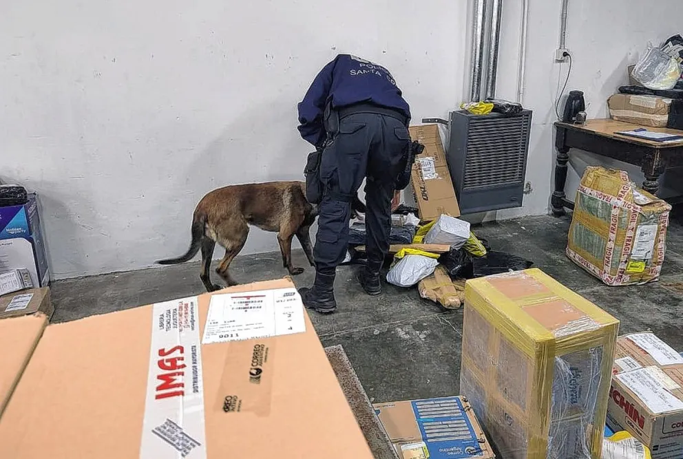 Estricto control a empresas de encomiendas y paqueterías en Caleta Olivia por parte de la Policía de Santa Cruz