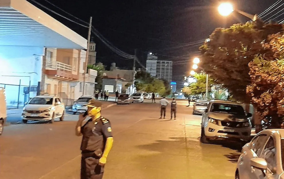 Mujer con problemas mentales se encerró en una casa con sus dos nietas durante tres horas amenazándolas con una tijera