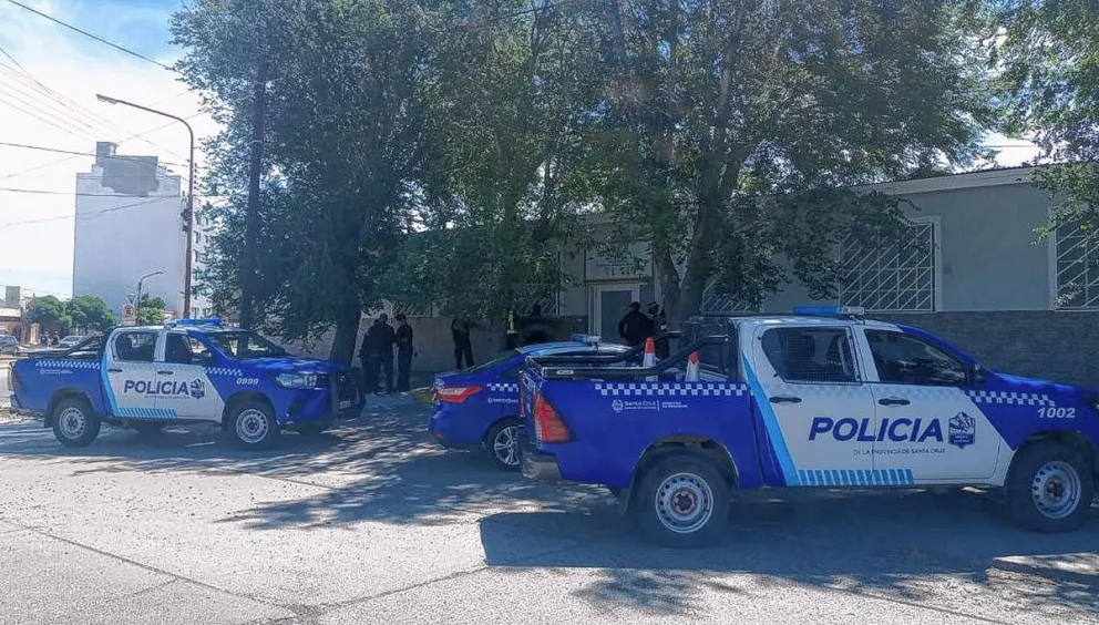 Detienen a cinco sujetos que intentaban alzarse con una pileta “pelopincho”