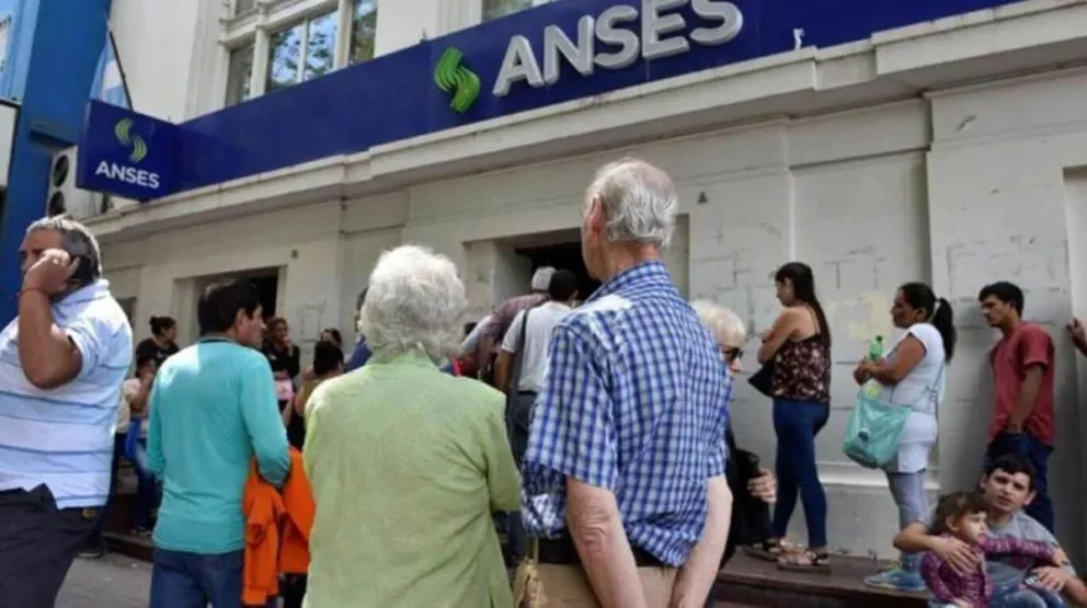 El Gobierno confirmó un bono de $55.000 para jubilados en febrero