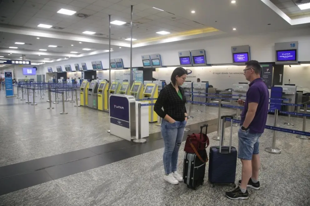Aerolíneas Argentinas canceló 267 vuelos y reprogramó otros 26 por el paro de la CGT