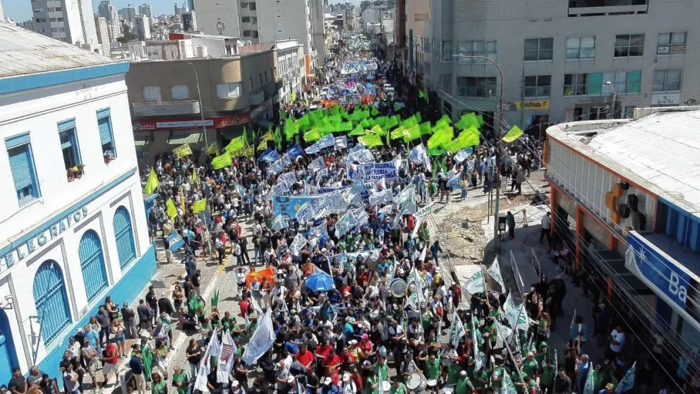 Alrededor de 20.000 personas participaron en la convocatoria de la CGT contra medidas de Milei