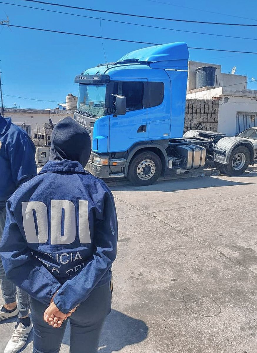 En Caleta Olivia secuestraron ayer el camión que meses atrás se viralizara en el país por estar conducido por un menor