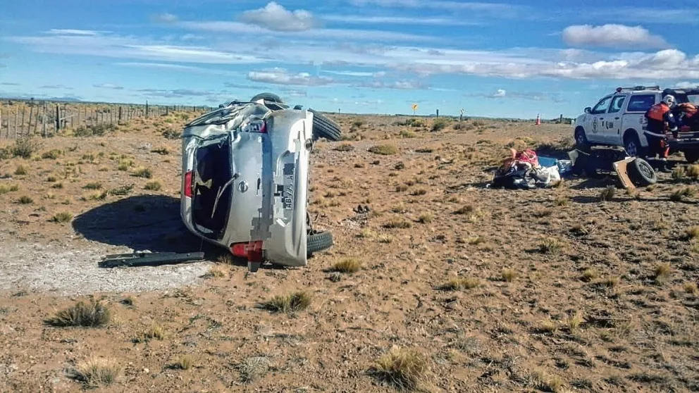 Matrimonio de Río Grande lesionado tras espectacular vuelco en la ruta 40, cerca de Gobernador Costa