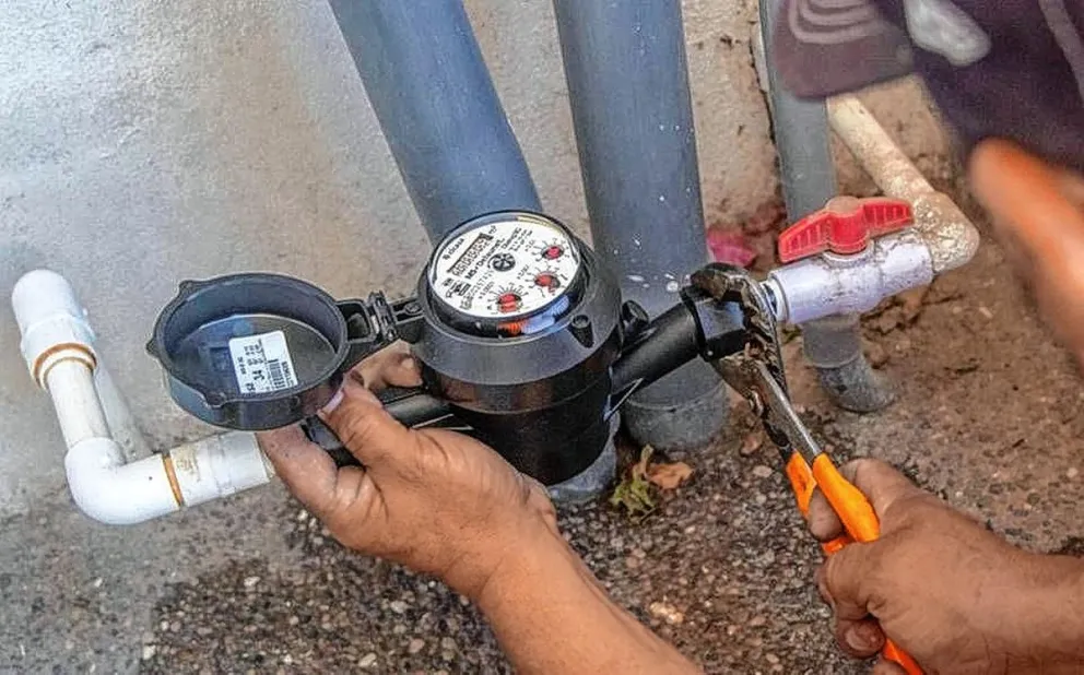 Medidores de agua: desde las vecinales de barrios Roca y Pueyrredón dicen que no fueron notificados