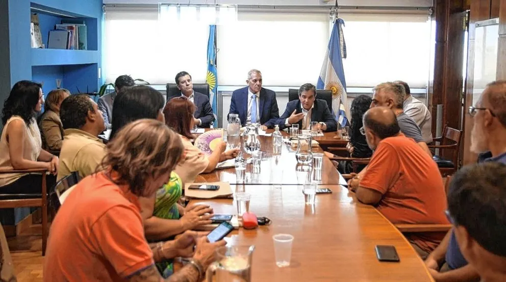 Gremios docentes rechazaron la propuesta del Gobierno e hicieron una contrapropuesta: 25% enero y 20% febrero