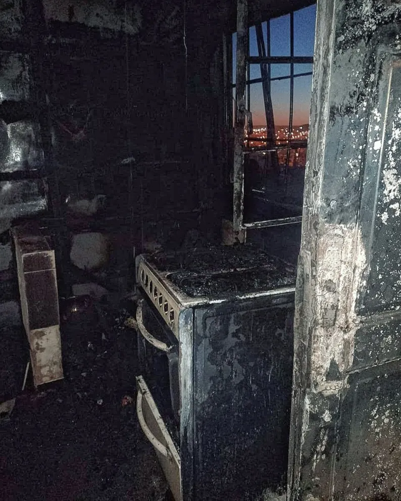 Pide una solución habitacional tras el incendio de  su vivienda donde perdió todas sus pertenencias
