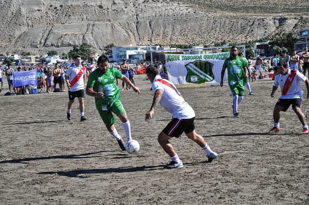 Dos días a todo fútbol playero en Rada Tilly