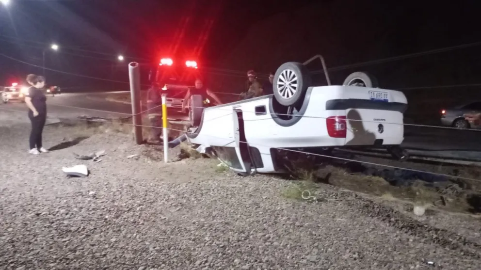 Chocó contra una palma, volcó y escapó dejando a sus acompañantes