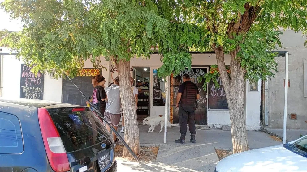 Escalada delictiva en Trelew: en menos de tres horas asaltan a comerciante, a un estudiante y roban un auto