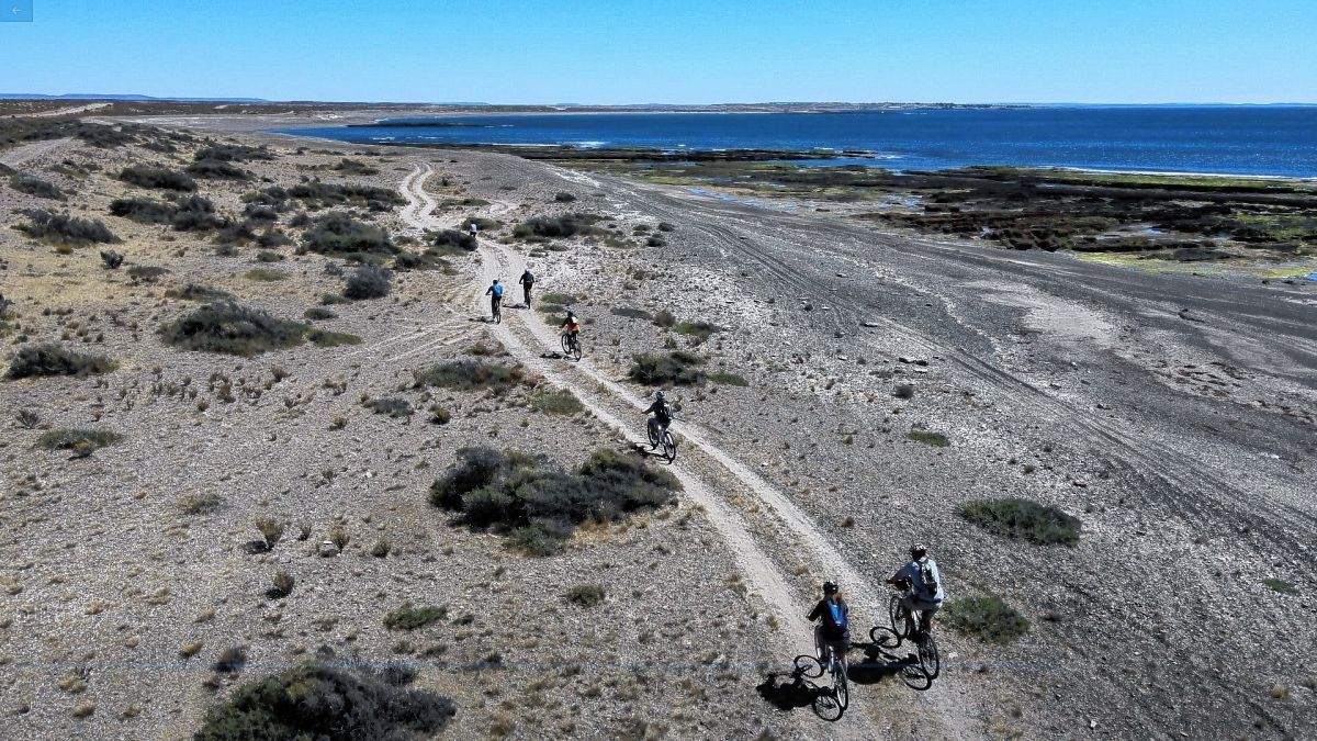 Camarones en bici: una aventura por el corazón del Parque Patagonia Azul