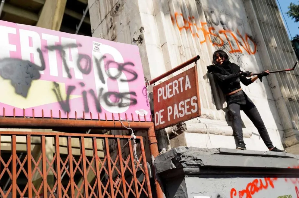 Activistas protestaron ante el regreso de las corridas de toros en la Ciudad de México