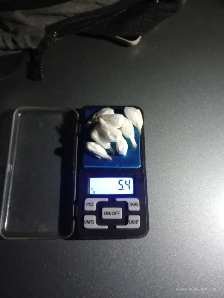 Le secuestraron cocaína, dinero y una balanza digital 