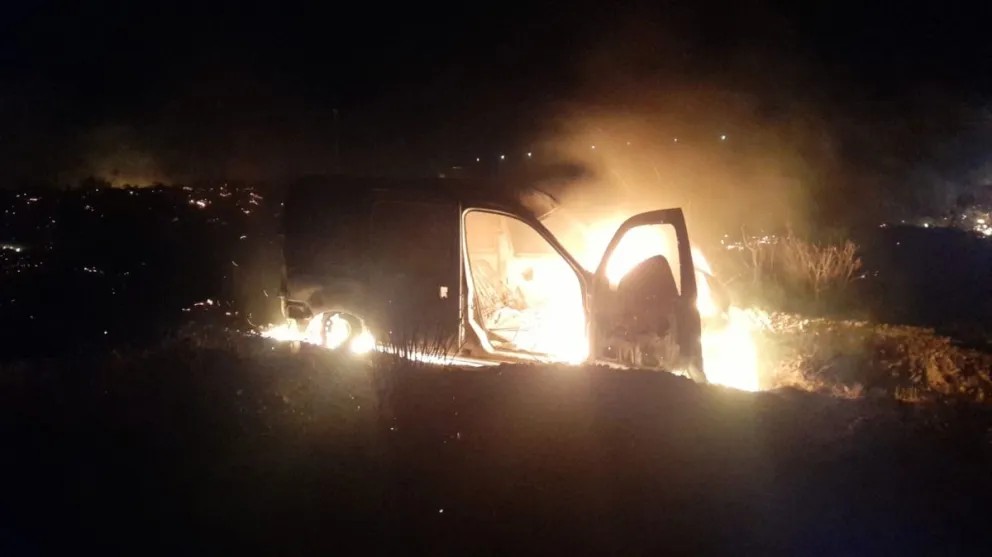 Incendio vehicular en la zona del Faro