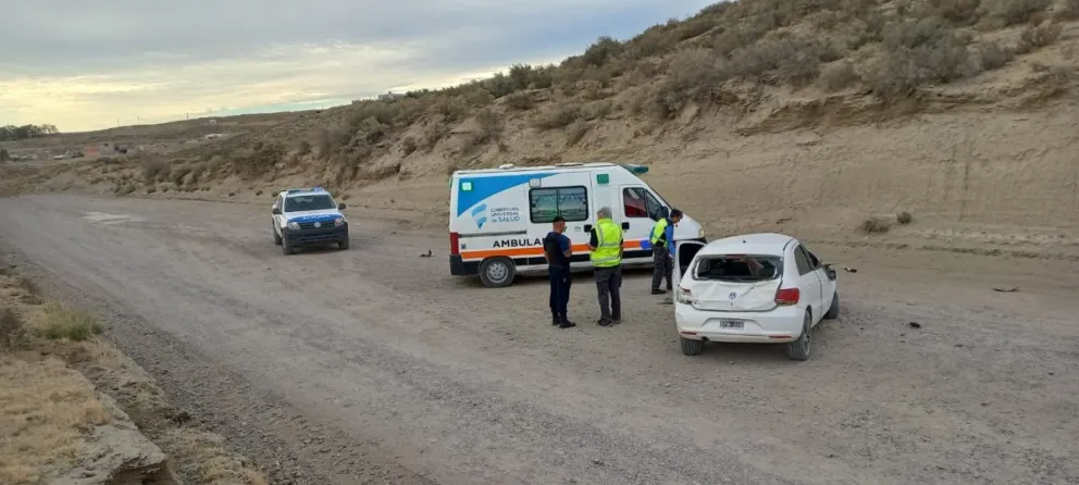 Conducía alcoholizada y volcó