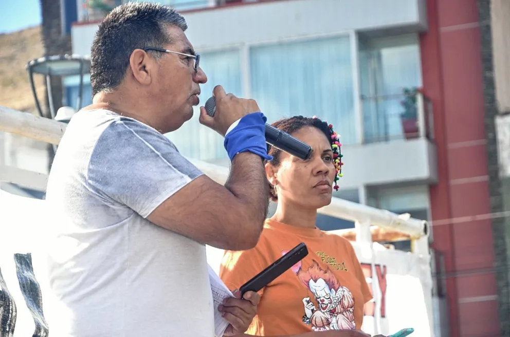 En Comodoro, se realizó una radio abierta y un ruidazo en rechazo a la ley “ómnibus” mientras se llevaba adelante la discusión en Diputados