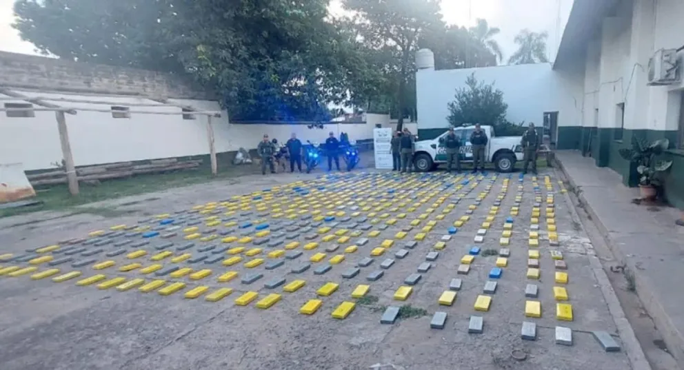 Jujuy: quisieron eludir un control con un camión y les encontraron 628 kilos de cocaína en la cama cucheta