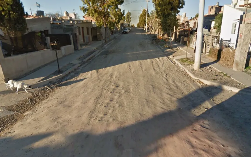 Trelew: un hombre cayó del techo de su casa y hasta anoche estaba grave