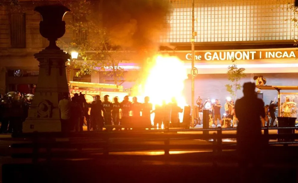 Tercera jornada de protestas en el Congreso: máxima tensión tras la aprobación de la Ley Ómnibus