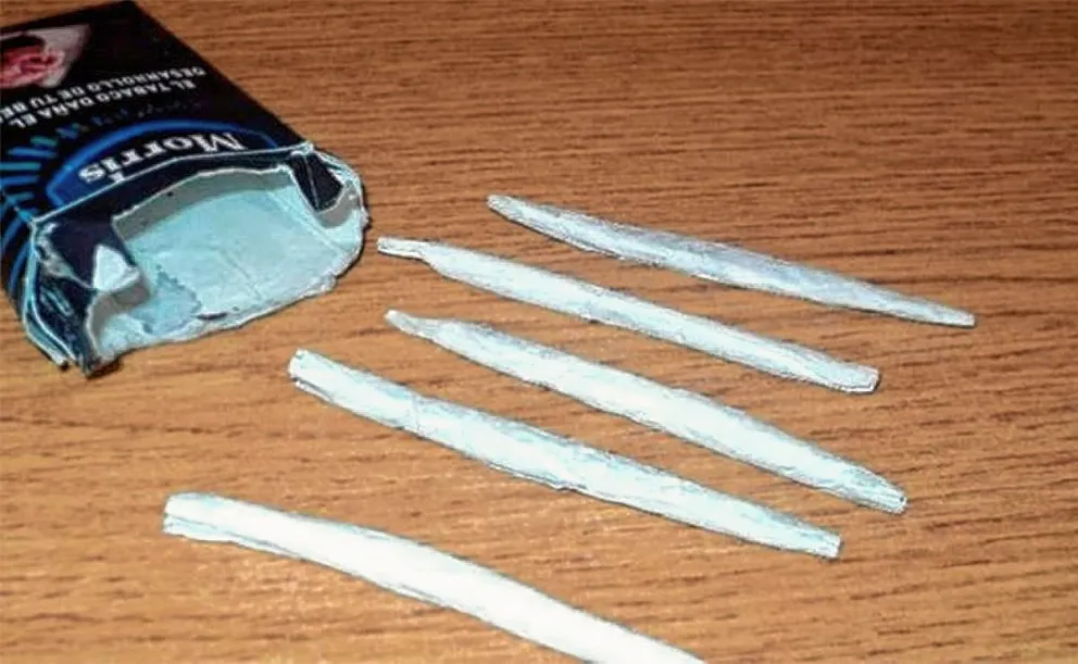 Sorprenden a “vendedor” entregándole marihuana a cliente: le secuestran 17 porros