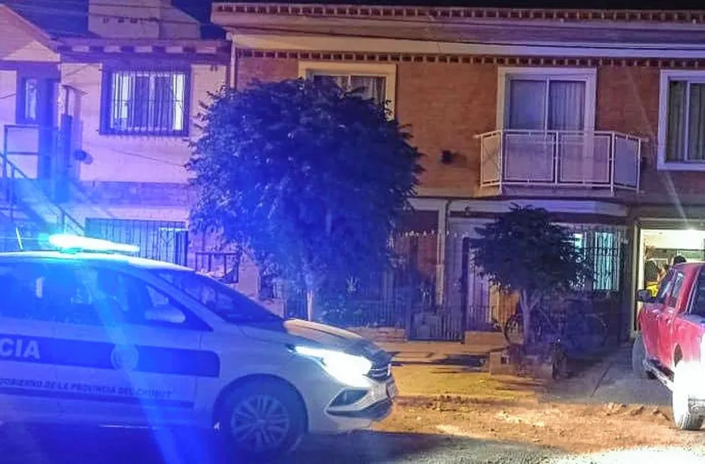En Madryn la policía salvó a ladrón de terminar linchado tras robar en un comercio y dejar herida a una adolescente