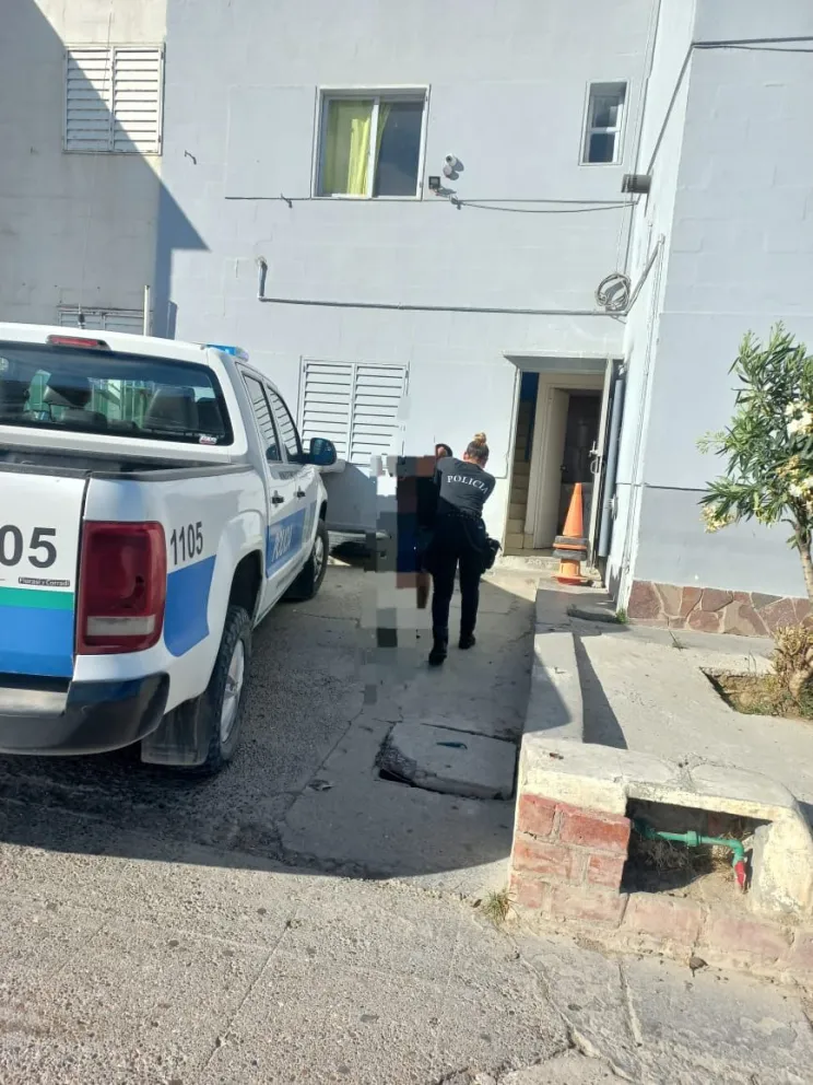 Amenazó a un menor con un arma y le robó el celular