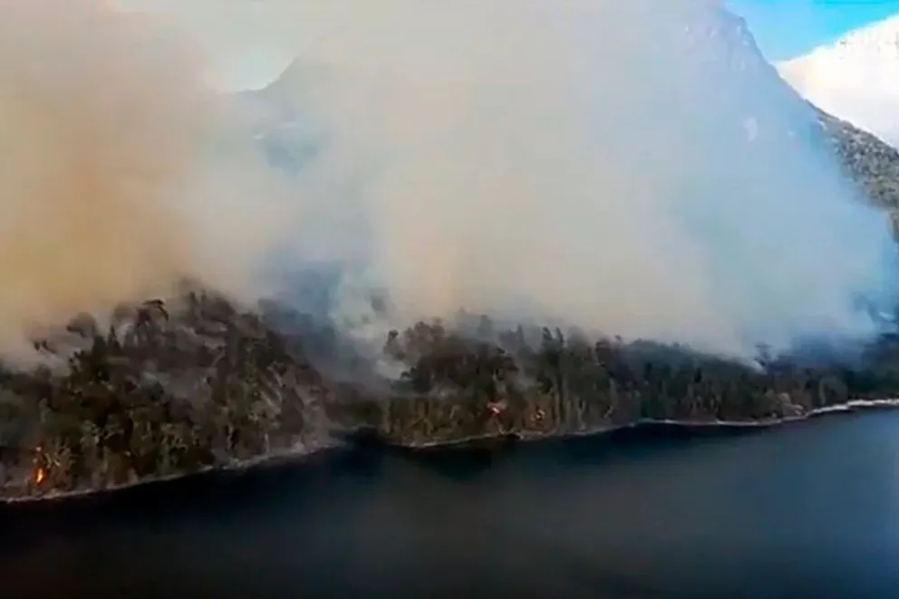 La Patagonia bajo llamas: se complica la situación en "Los Alerces" y crece un nuevo fuego en Bariloche